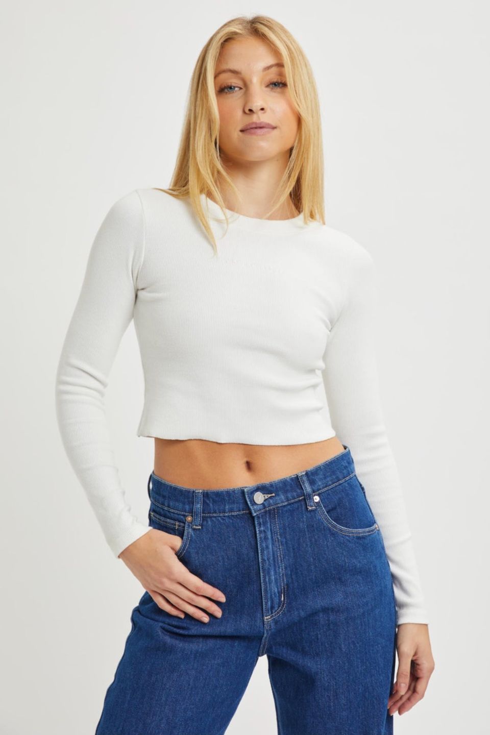 A Heather White LS Crop Round Neck Tee